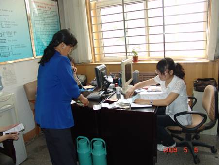 在省妇联权益部接待群众来访
