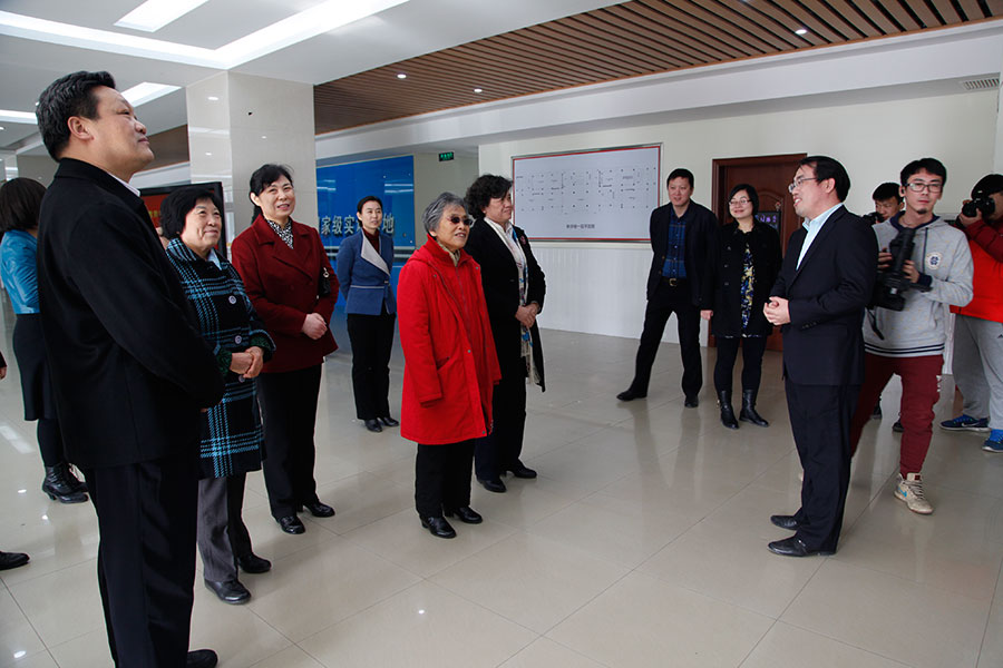 各位领导参观我院学前教育国家级实训基地.jpg