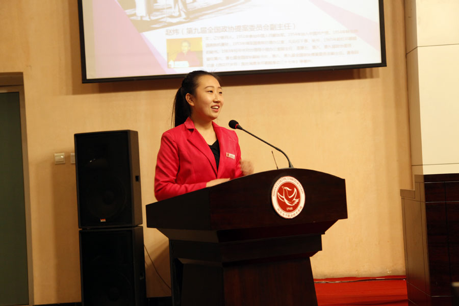 王紫依同学代表“邓颖超班”同学发言